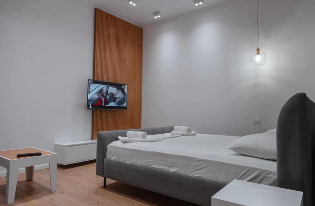 Britney'S Apartments Тирана Екстер'єр фото