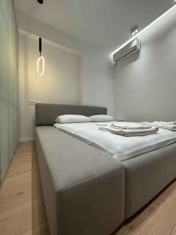 Britney'S Apartments Тирана Екстер'єр фото