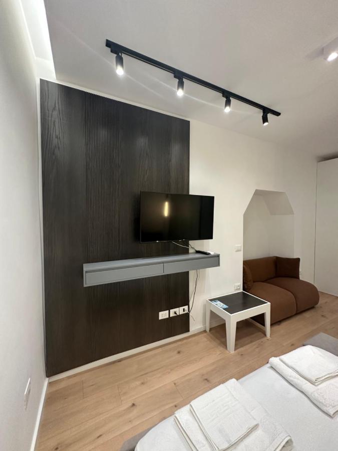 Britney'S Apartments Тирана Екстер'єр фото